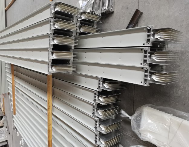 密集型母線(xiàn)槽